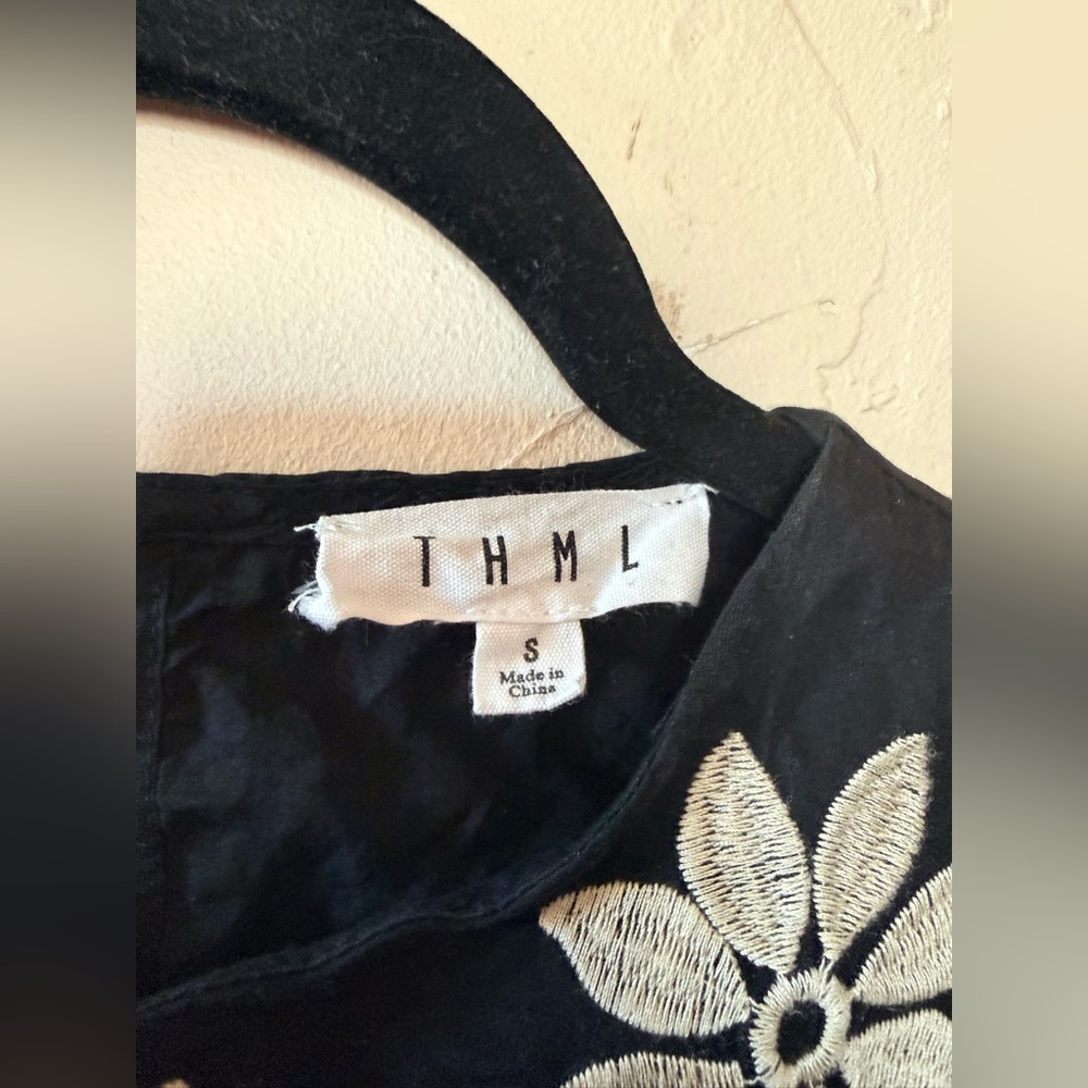 THML Black top with Unique off white Embroidery small EUC boho casual - Picture 6 of 6